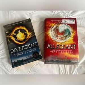 Set of 2 books Allegiant & Divergent author Veronica Roth